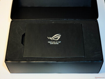 Asus ROG Astral GeForce RTX 5080 OC: Confezione