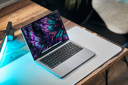 In recensione: Apple MacBook Pro 14 2023 M2 Pro. Il dispositivo per la recensione è stato fornito da Apple Germany.