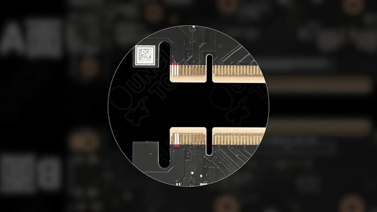 Asus ha integrato i pin da 12 volt in un normale connettore PCIe