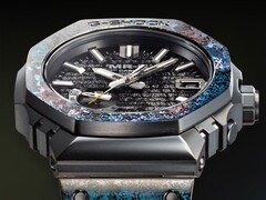 Il Casio MRG-B2100HR-1AJR (nella foto) presenta una finitura esclusiva applicata su tutto l’orologio.