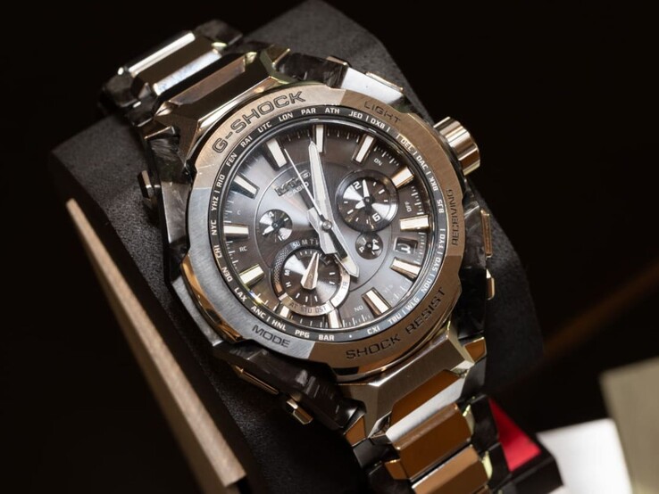 Una foto dell'orologio Casio G-Shock MTG-B4000D-1A. (Fonte: Impress Watch)
