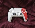 Il controller wireless Sony DualSense - God of War 20th Anniversary Limited Edition è ora disponibile per l'acquisto su PS Direct al prezzo di 84,99 dollari. (Fonte: PlayStation)