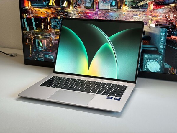 MagicBook Pro 14 2026 ha un display OLED a 120Hz.