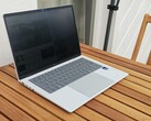 L’HP EliteBook X G2i: nonostante lo schermo sia impostato alla massima luminosità e SureView sia disattivato, il testo risulta illeggibile se osservato di lato