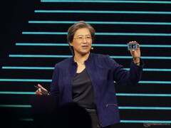 Lisa Su mostra il potentissimo Threadripper 3990X