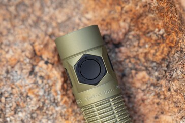 L'interruttore laterale consente di accedere a tutti e cinque i livelli di luminosità.