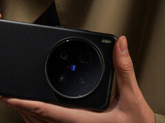 Si dice che il Find X9 Pro adotterà il layout della fotocamera del Vivo X200 Ultra quando sarà lanciato sul mercato nel corso dell'anno. (Fonte immagine: Vivo - modificato)