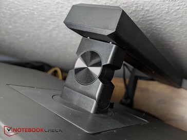 Il gimbal regolabile consente molteplici opzioni di posizionamento, compresa la modalità verticale