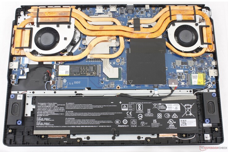 MSI Crosshair 18 HX AI supporta 2x SODIMM DDR5 e 2x SSD M.2 2280
