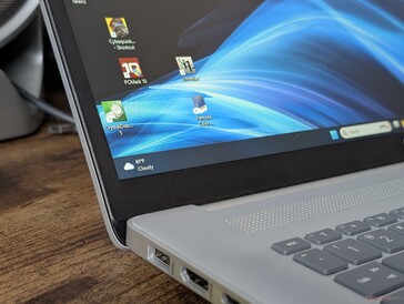 Nessuna opzione di vetro edge-to-edge o touchscreen