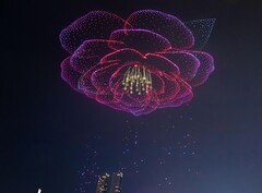 Una scena dell&#039;incantevole Chongqing con un petalo di camelia, il fiore ufficiale di Chongqing (Fonte immagine: SB News; ritagliato)
