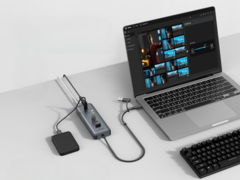 L'Anker USB-C Data Hub (8-in-1, 5Gbps) ha una porta PD-IN da 100W per il caricabatterie del suo computer portatile. (Fonte immagine: Anker)