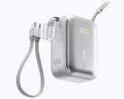 La versione da 20.000 mAh dispone di due cavi USB-C integrati, proprio come il modello da 10.000 mAh.