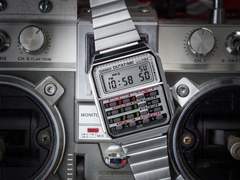 Il nuovo orologio calcolatore Casio &quot;Ritorno al futuro&quot; CA500WEBF-1A, nella foto. (Fonte: Casio)