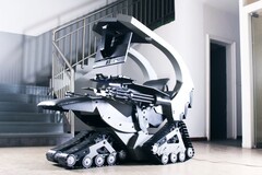 Cluvens confeziona dei railgun decorativi su una postazione di gioco. (Immagine: Cluvens)