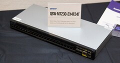 Il nuovo QSW-M7230-2X4F24T di QNAP. (Fonte: Andreas Sebayang/Notebookcheck.com)
