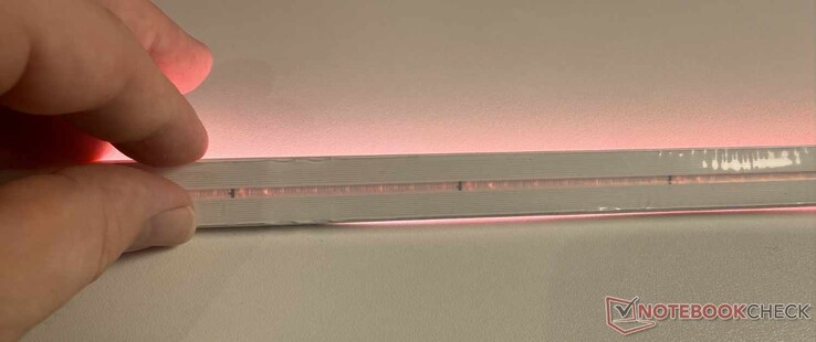 La striscia luminosa Govee COB Strip Light 2 Pro può essere tagliata ogni 6,5 cm (segni neri)