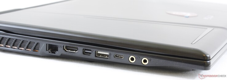 A sinistra: Kensington Lock, 1 Gbps RJ-45, Mini-DisplayPort, USB 3.0 Type-A, USB 3.1 Gen. 2 Type-C, jack da 3.5 mm cuffie, jack da 3.5 mm microfono
