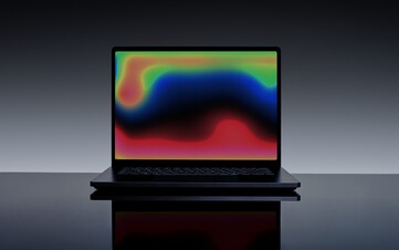 Il Surface Laptop Ultra ha un display mini-LED da 15 pollici con una luminosità HDR di 2.000 nit.