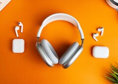 Apple si prevede che tutti gli AirPods riceveranno aggiornamenti significativi entro due anni. (Immagine: Akhil Yerabati)