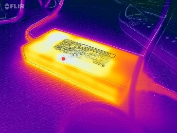 L'alimentatore raggiunge quasi i 60 °C durante il gioco