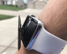A causa dello stretto design interno del Apple Watch, le batterie gonfiate possono far saltare il display ed esporre i bordi taglienti (Immagine: Shawn Miller)