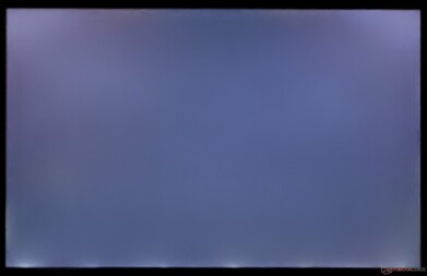 Il controluce si vede lungo il bordo inferiore con un'esposizione lunga