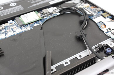 Spazio vuoto per ventola e heat pipe aggiuntive se configurato con la GPU Intel Arc
