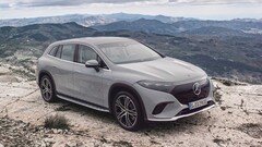 La casa automobilistica tedesca ha presentato ufficialmente l&#039;elegante variante SUV della sua lussuosa Classe S elettrica chiamata EQS (Immagine: Mercedes-Benz)