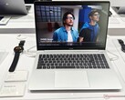 Il Tecno Megabook S16 pesa 2,9 libbre, un peso piuttosto leggero per un notebook da 16 pollici (Fonte: Alexander Fagot, Notebookcheck)