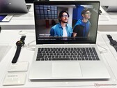 Il Tecno Megabook S16 pesa 2,9 libbre, un peso piuttosto leggero per un notebook da 16 pollici (Fonte: Alexander Fagot, Notebookcheck)