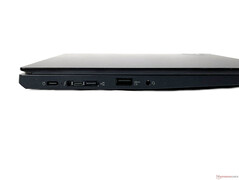 A sinistra: USB-C 3.2 Gen 2, USB-C 4.0/ porta Thunderbolt 4/docking, USB-A 3.2 Gen 1, porta audio combinata