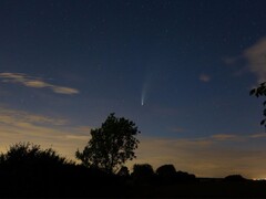 Immagine che mostra la cometa Neowise. (Fonte: TheOtherKev - Pixabay)