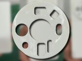 La presunta custodia dello Xiaomi 12 Ultra è costellata di ritagli per i sensori. (Fonte immagine: Weibo - modificato)
