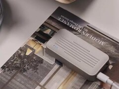 Questo NAS molto compatto è dotato di WiFi e di una capacità fino a 2 TB (Fonte: Milenas)