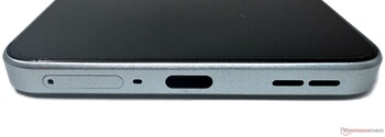 Parte inferiore: Slot per scheda SIM, microfono, USB 2.0 Type-C, altoparlante