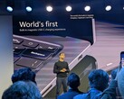 Pavan Davuluri presenta il caricatore magnetico USB-C fornito con ogni laptop Surface Ultra
