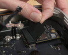 Sembra che le restrizioni del software impediscano al Mac Studio di leggere dischi di maggiore capacità. (Fonte immagine: iFixit)