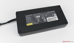 Fujitsu include un alimentatore da 330 W con il modello Celsius H980.