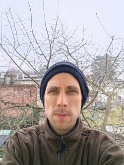 Selfie con la fotocamera da 50 MP che utilizza il pixel binning