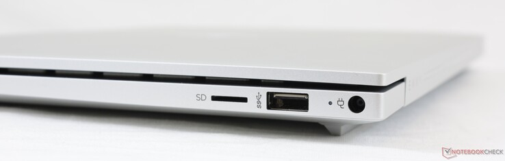 A destra: Lettore MicroSD, USB-A 3.1 (5 Gbps), adattatore AC