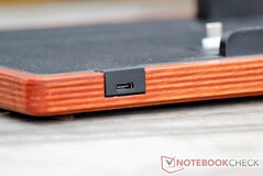 Il QUAD è alimentato da una singola porta USB-C valutata a 36 W, 12 V.