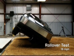 Forse le dichiarazioni di marketing che ritraggono il Cybertruck come una sorta di auto sportiva pesante non sono l'idea migliore. (Fonte: Tesla)