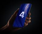 L'annuncio di HyperOS 4 potrebbe avvenire già nell'agosto 2026. Nella foto: uno smartphone Xiaomi con sfondo HyperOS.