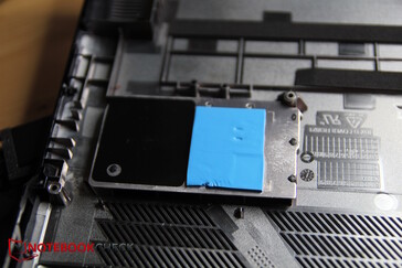 Pad di raffreddamento per i 2 slot SSD sulla piastra inferiore