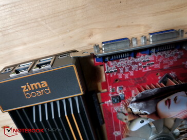 Le cornici degli slot delle schede PCIe possono essere d'intralcio