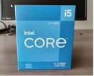 Il Core i5-12400F sembra arrivare in una confezione di vendita piuttosto semplice (fonte: Intel)