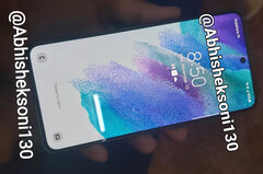 Il Galaxy S21 FE in una delle foto hands-on di @Abhisheksoni130. (Fonte immagine: @Abhisheksoni130)