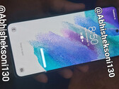 Il Galaxy S21 FE in una delle foto hands-on di @Abhisheksoni130. (Fonte immagine: @Abhisheksoni130)