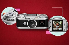 La fotocamera digitale Fujifilm Instax Pal 2 è dotata di comandi fisici e presenta un design retrò.